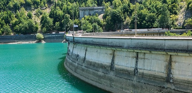 Αγώνας δρόμου για τα φράγματα σε Υπέρεια και Ταυρωπό